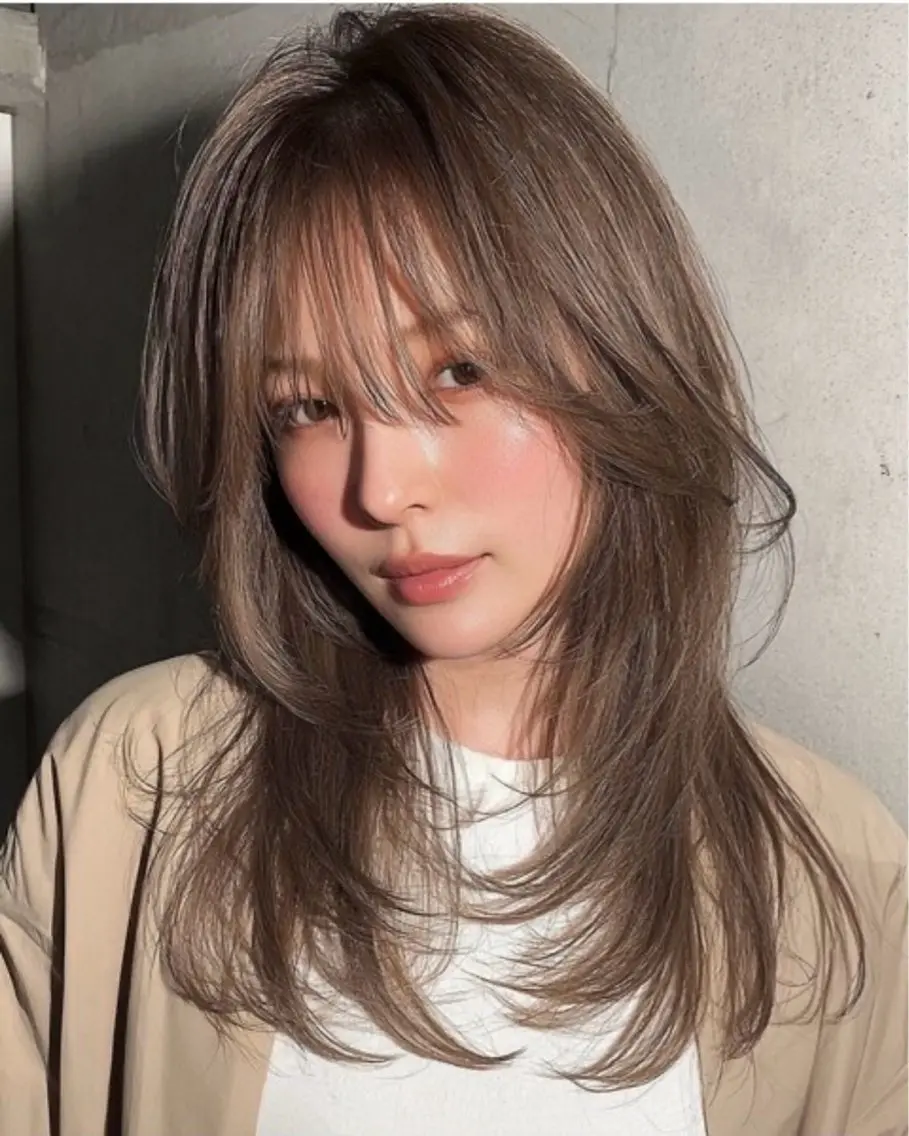 【当日予約限定】カット+ケアブリーチ（リタッチ）+オンカラー+Tr [前髪カット/レイヤーカット／韓国]の写真