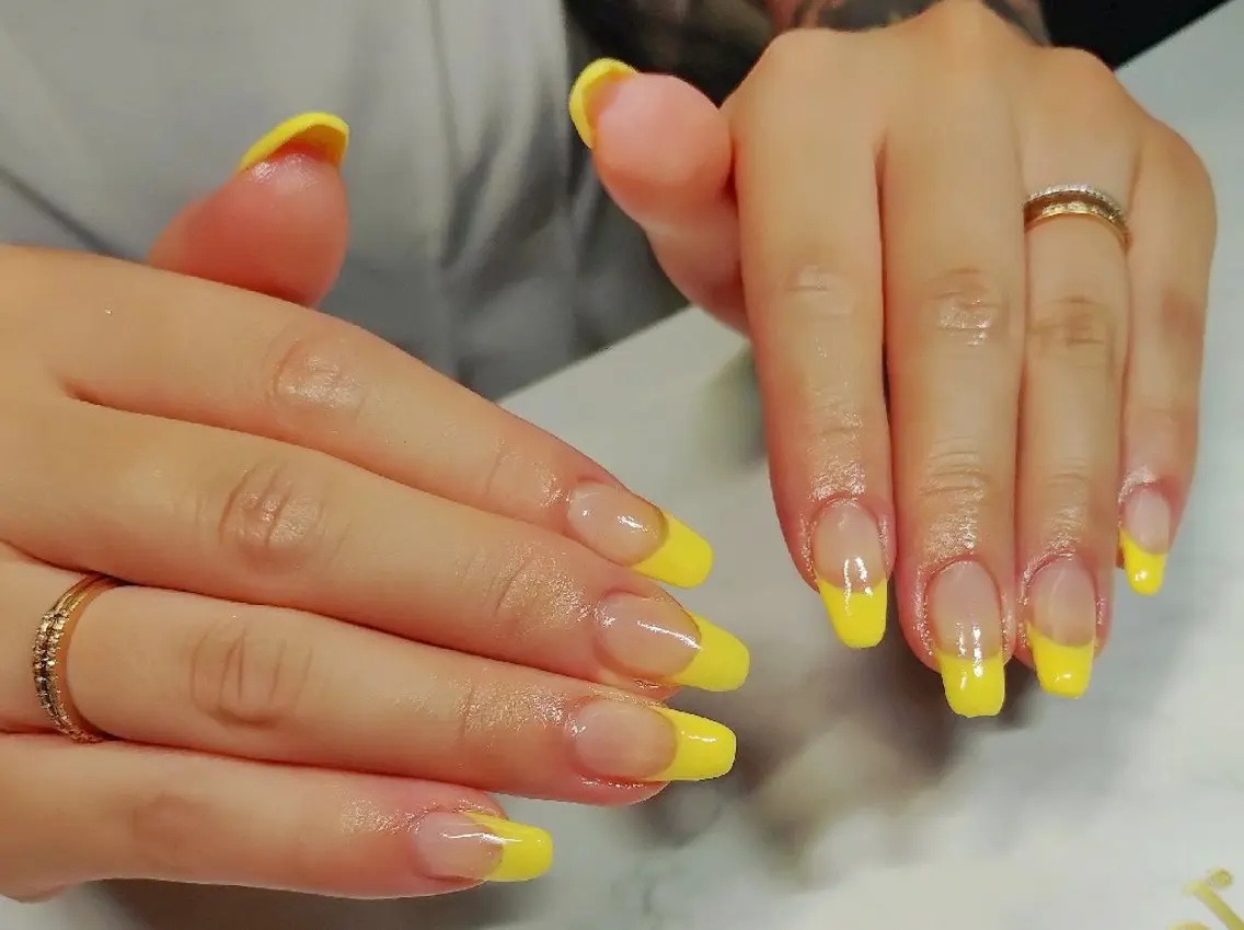 ネイル フレンチネイル 黄色 ハンドネイル SAORI/KAON /nailsalonのネイルデザイン