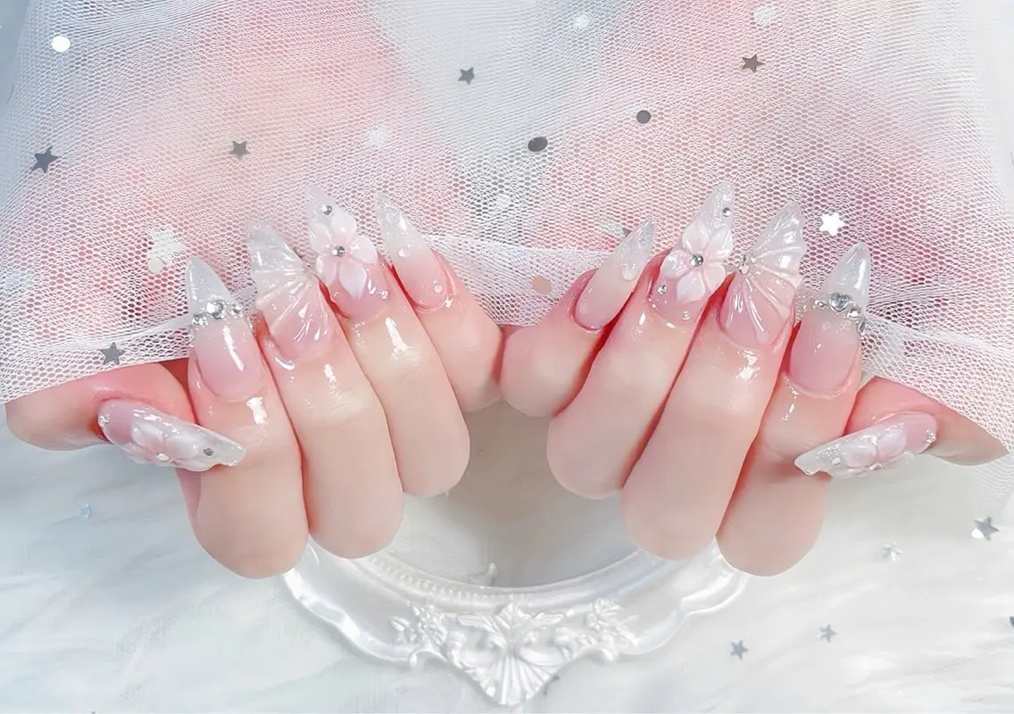 ネイル チークネイル 長さ出し フレンチネイル ジェルネイル グラデーション ハンドネイル THANHTHANH NAILのネイルデザイン