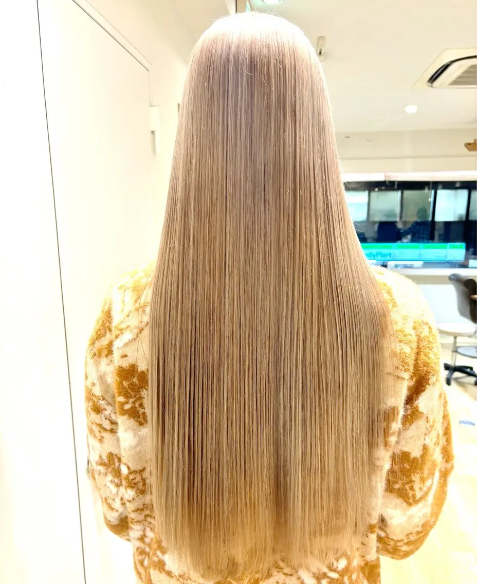 ⭐️ケアブリーチ2回込み!ハイトーン・シルバー/ホワイト系+透明感カラー+トリートメントの写真