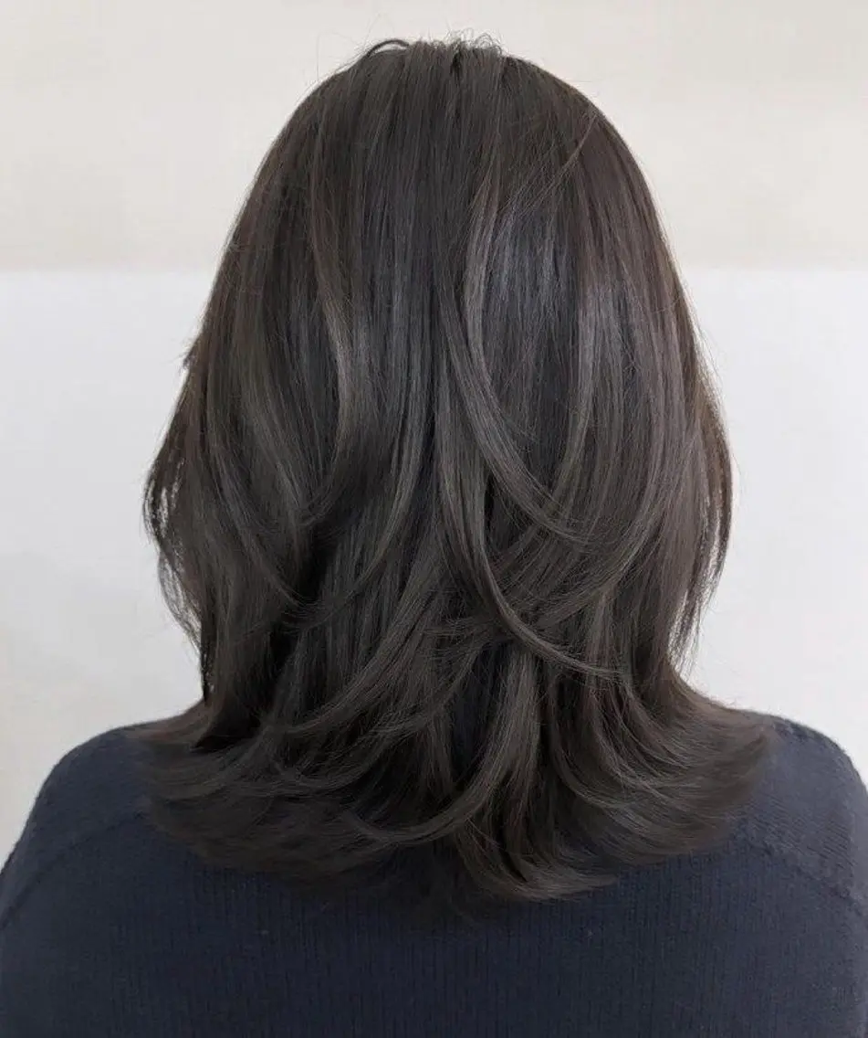 ミディアム 石川 幸呼のヘアスタイル