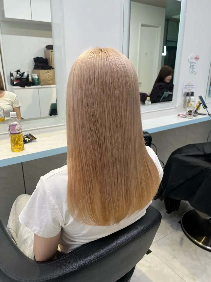 セミロング カラー ヘアカラー トリートメント ブリーチカラー 🩵MIZUKIのヘアスタイル