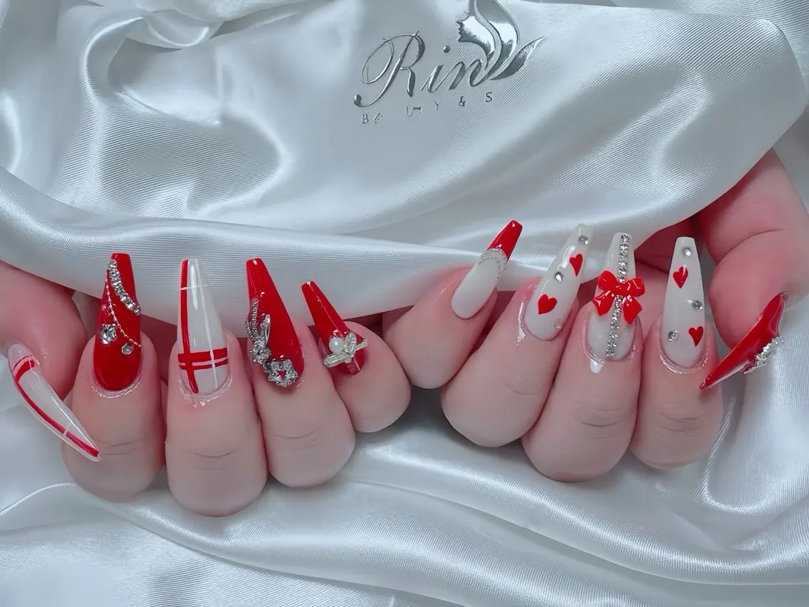 ネイル ボルドー フレンチネイル グラデーション キラキラネイル 韓国ネイル ハンドネイル Rin Nail Shinokuboのネイルデザイン