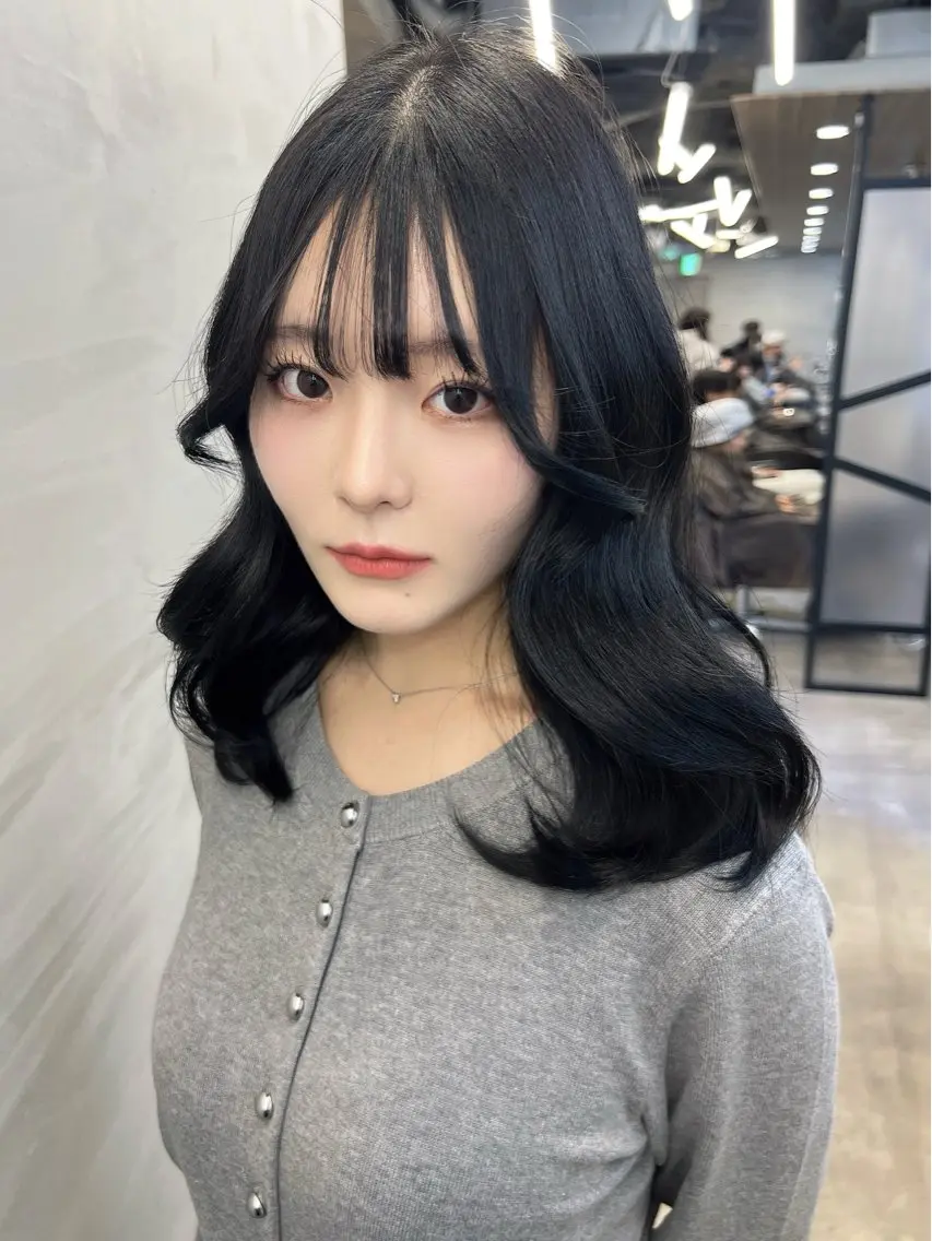 ミディアム カラー 透明感カラー レイヤーカット 小顔カット カット ヘアカラー トリートメント ベテラン美容師が対応 /髪質改善/縮毛矯正のヘアスタイル