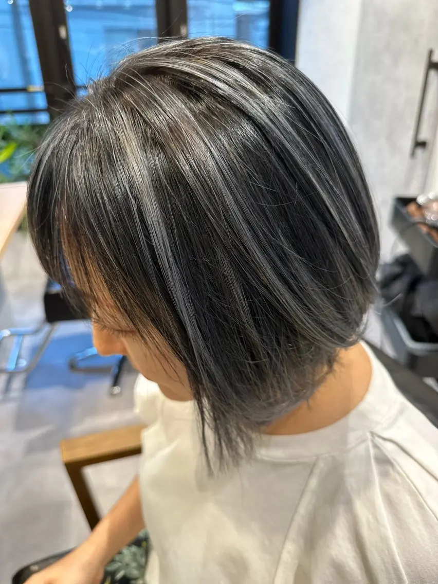 ショート ハイライト アダチ コウスケのヘアスタイル