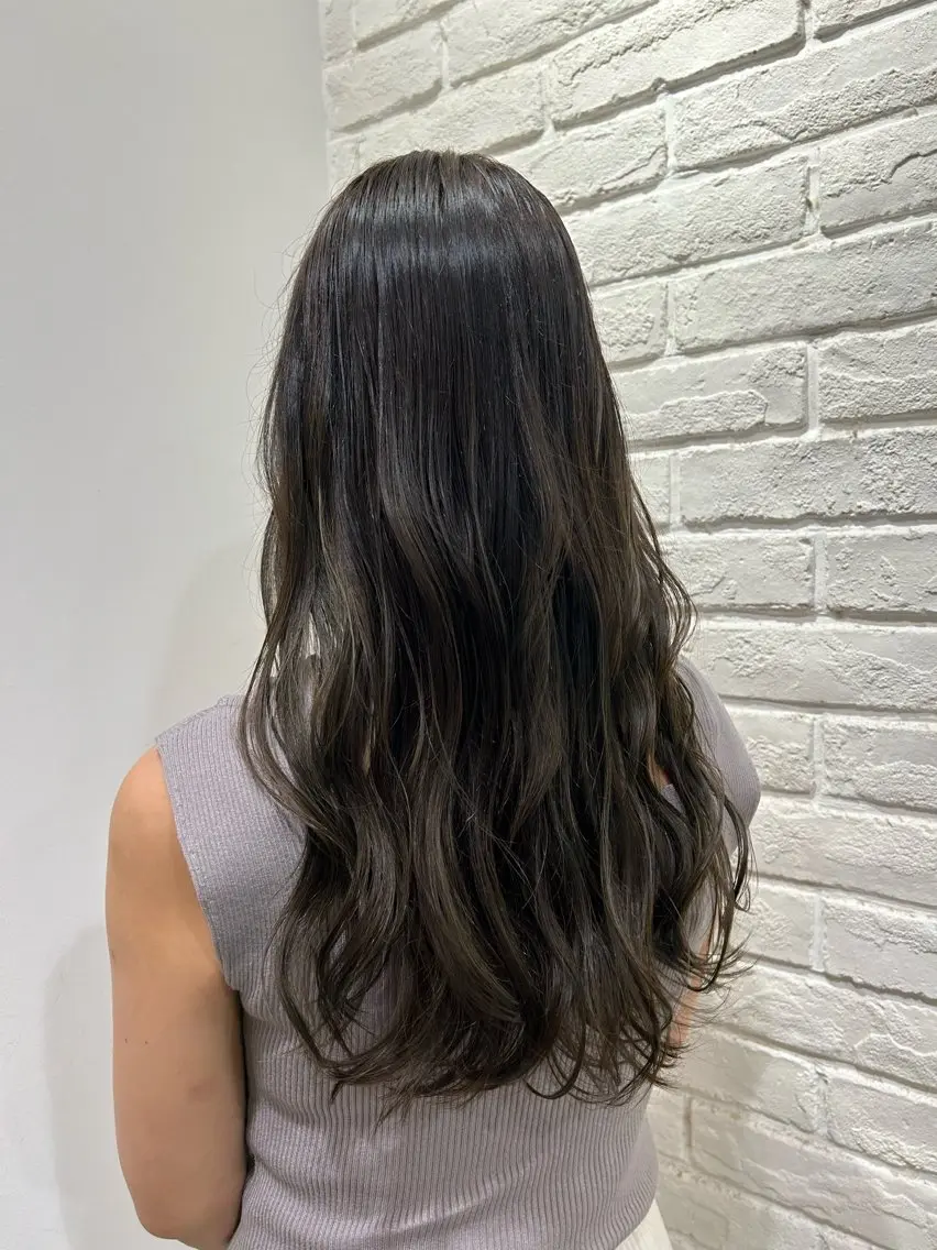 カラー ベージュカラー ハイライトカラー オリーブベージュ ヘアカラー merc.🕊大西‎ 香瑚のヘアスタイル