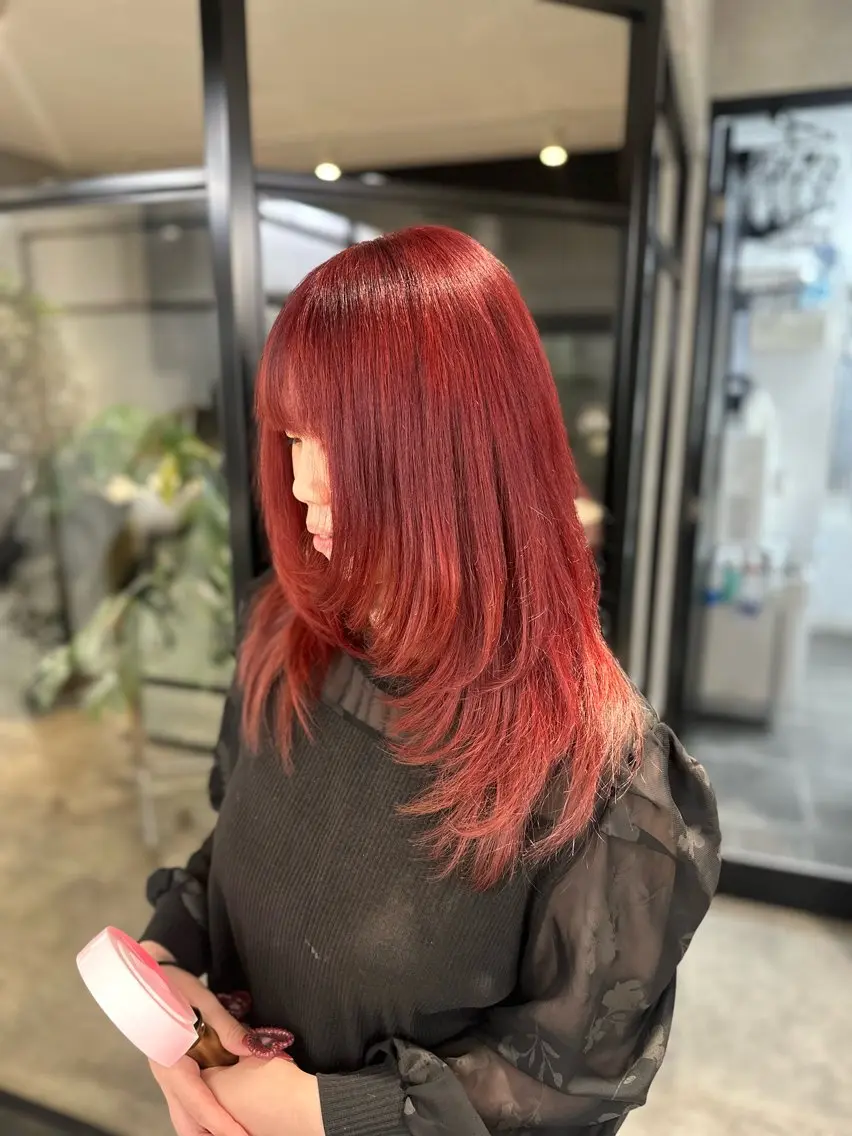 ロング カラー レッドカラー ハッシュカット カット ヘアカラー トリートメント 髪質改善カラー デザインカラーあらげのヘアスタイル