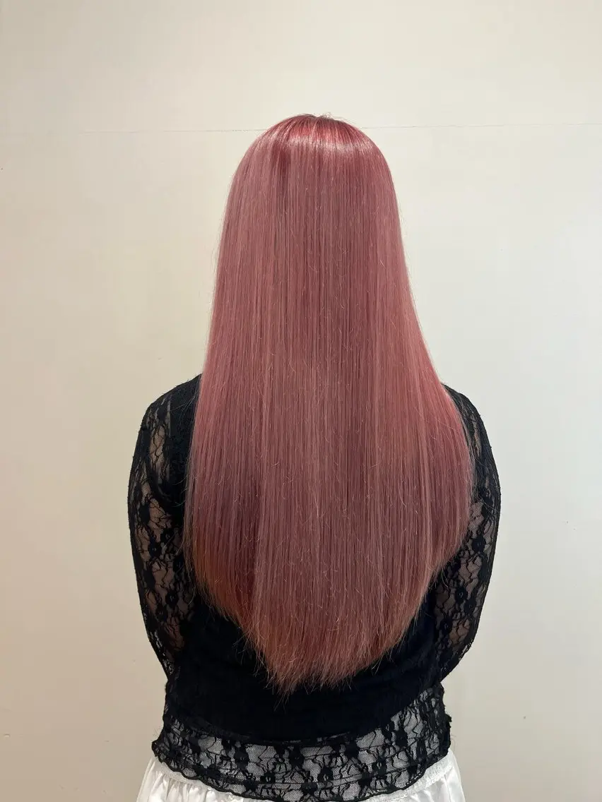 ロング ピンクブラウン ヘアカラー 城内 心優のヘアスタイル