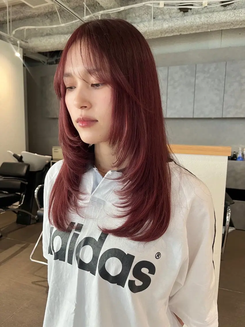 ミディアム カラー ミディアムレイヤー レッドカラー 韓国風ヘア レイヤーカット ウルフカット カット ヘアカラー トリートメント 桃果 momokaのヘアスタイル