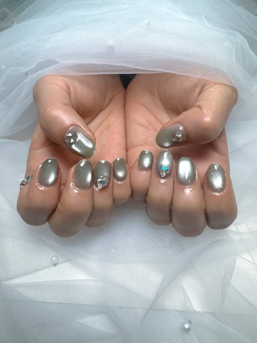 ネイル キラキラネイル 韓国ネイル 持ち込み ワンホンネイル Queeens nailのネイルデザイン