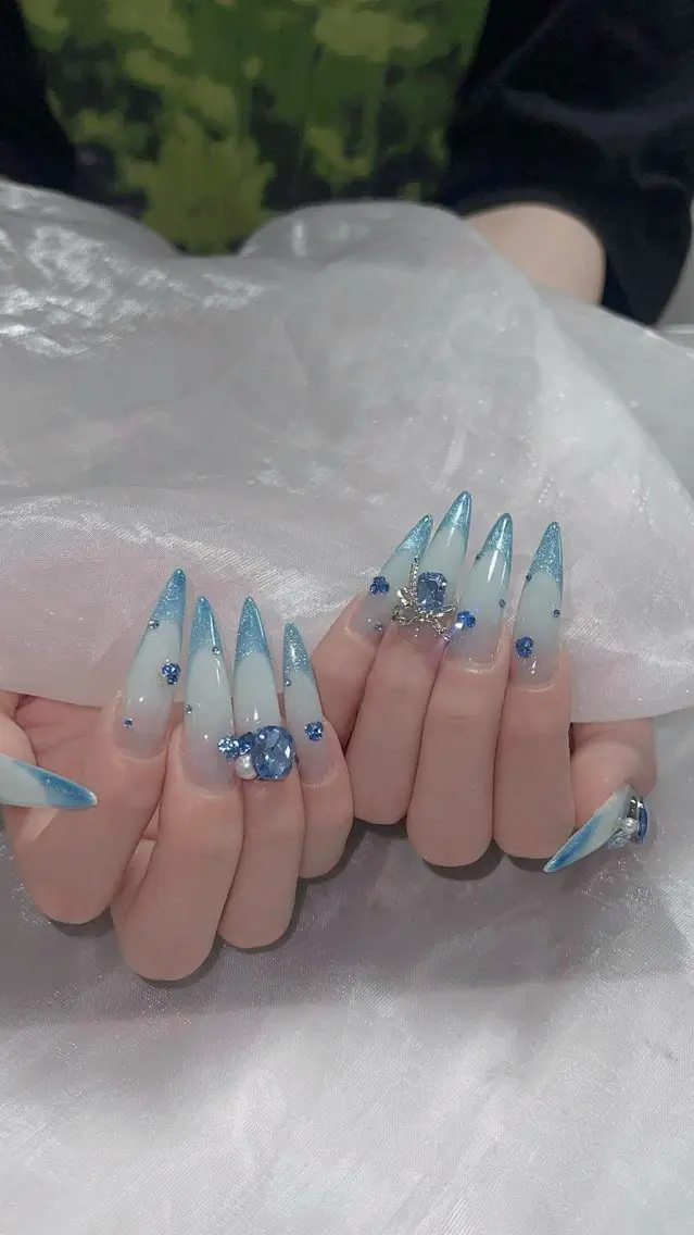 ネイル アートネイル ボルドー フレンチネイル ジェルネイル 氷ネイル・うるうるネイル ハンドネイル Julie NailSalonのネイルデザイン