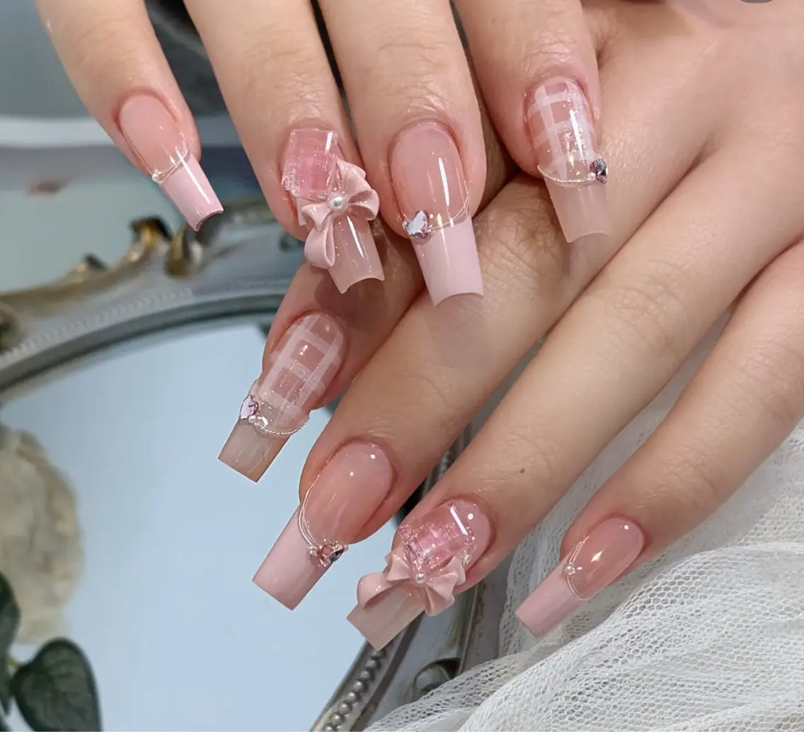 ネイル アートネイル オーロラネイル チークネイル フレンチネイル ガラスフレンチ 🎀🎀YooLi Nail Salonのネイルデザイン