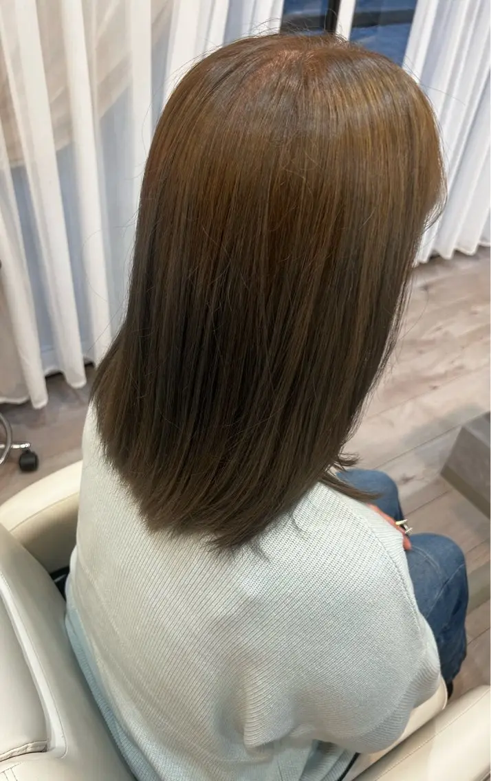 ミディアム アッシュ 鈴木 りおのヘアスタイル