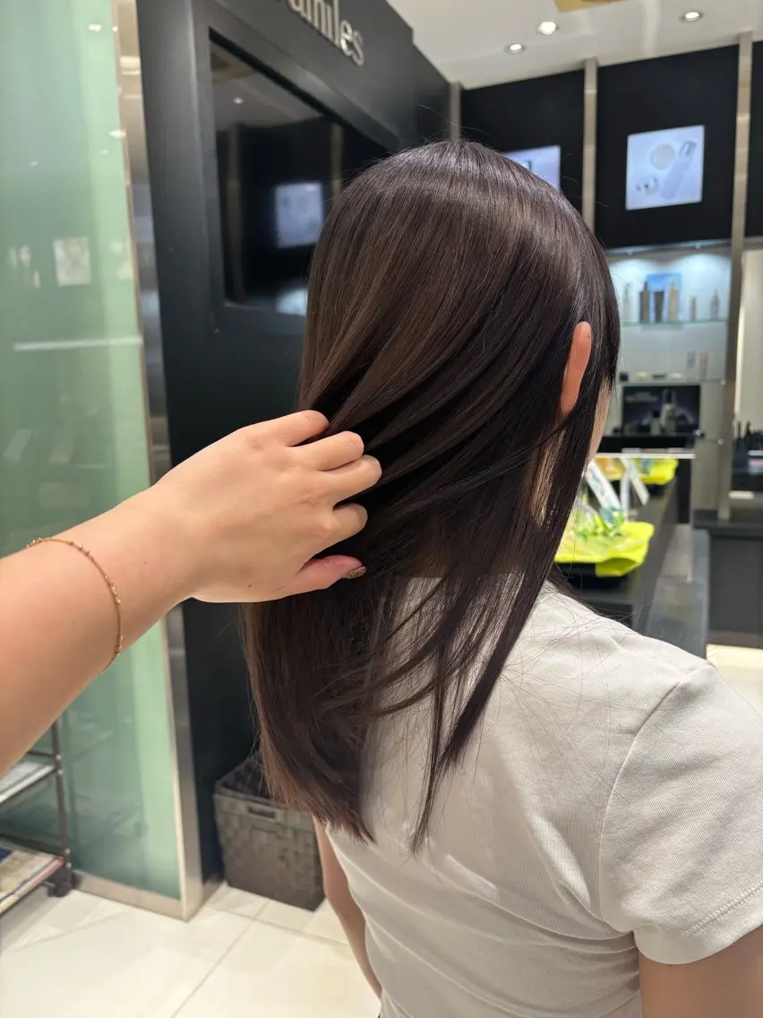 ミディアム カラー 小潟 千尋のヘアスタイル