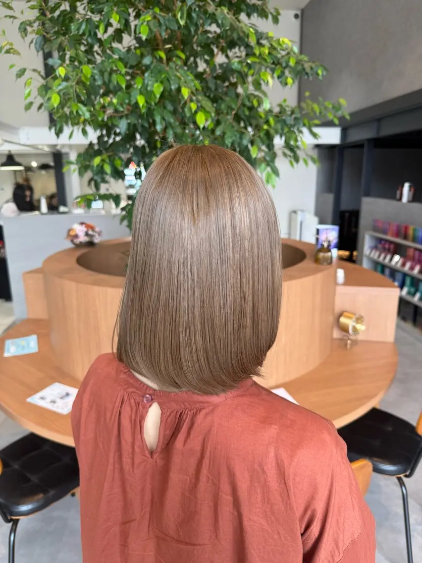 ミディアム カラー ハイトーンカラー カット ヘアカラー ayaka |トレンドヘアのヘアスタイル
