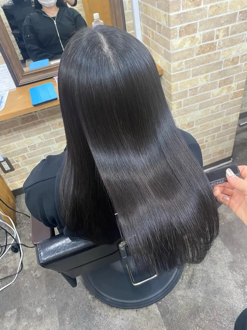 セミロング カット 縮毛矯正 トリートメント 美髪ヘア 🤍erikaのヘアスタイル