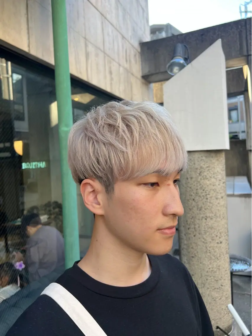 ショート カラー ヘアアレンジ メンズ メンズブリーチ ベージュカラー ブリーチ ホワイトベージュ カット ヘアカラー トリートメント レイヤー/艶髪矯正 🪐takushiのヘアスタイル