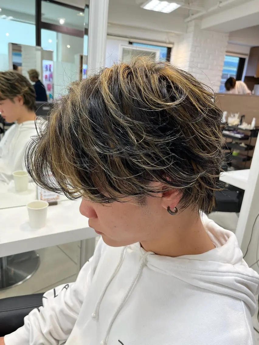 ショート カラー メンズ メンズハイライト ハイライトカラー ハイライト カット ヘアカラー トリートメント 【メンズ縮毛矯正/ Ryoka】のヘアスタイル