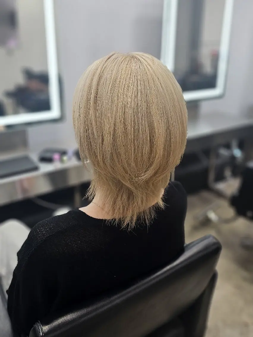 ショート カラー 抜きっぱなしブロンド ブロンド ️︎🤍渡邉 優杏️︎🤍のヘアスタイル