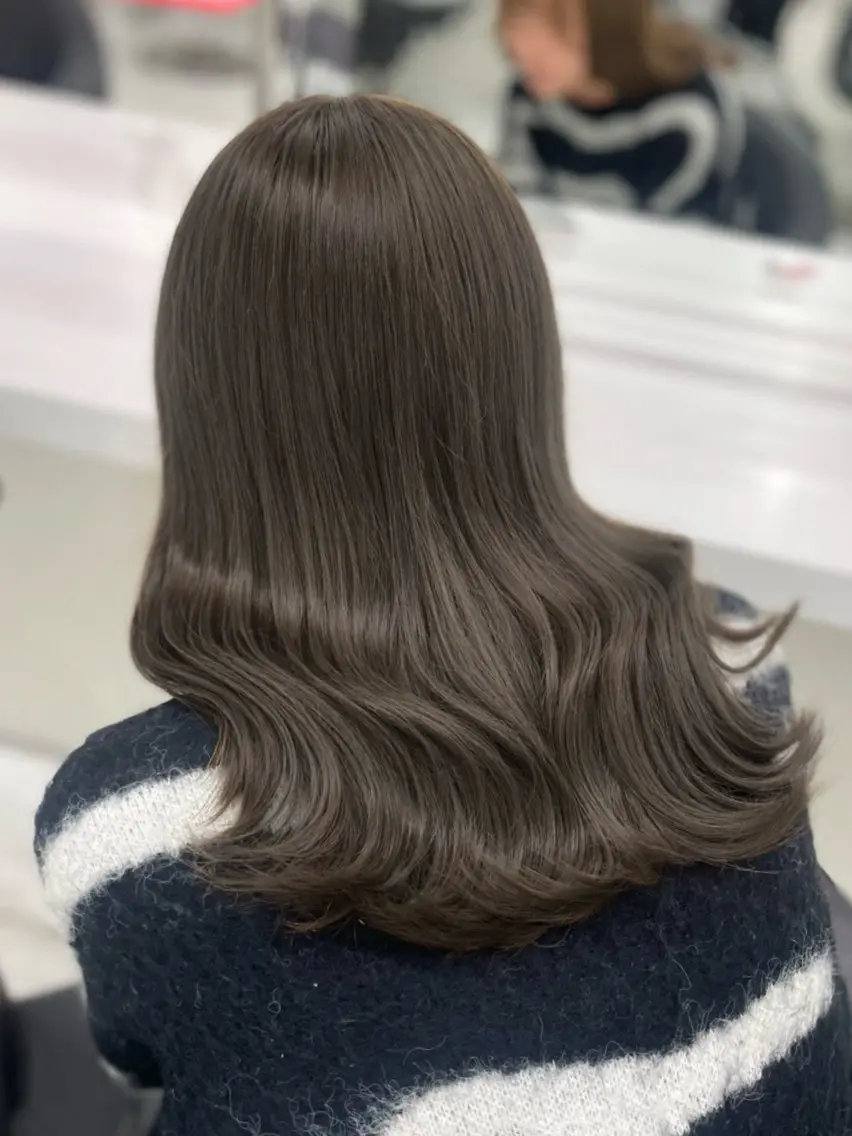 ロング カラー ヘアカラー トリートメント ラベンダー💜 グレージュ🩶のヘアスタイル