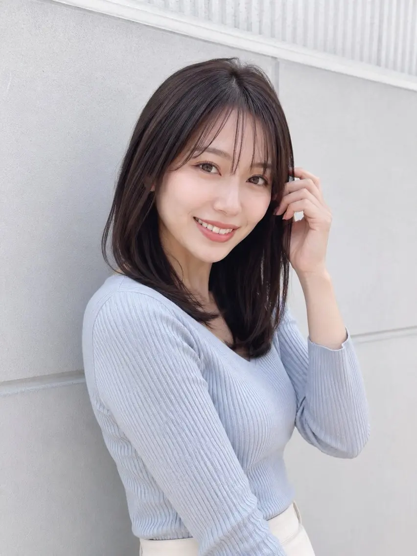 セミロング カラー 井ノ川 真奈美のヘアスタイル