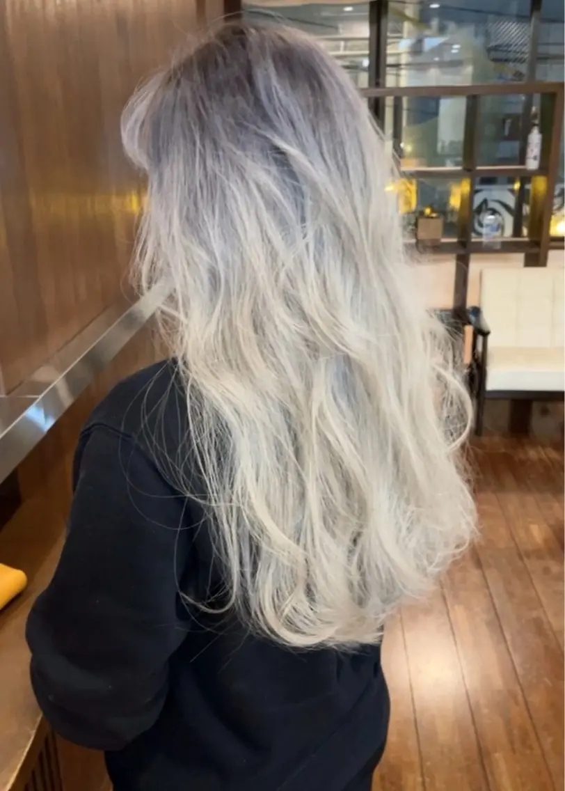 ロング カラー グラデーションカラー シルバー カット ヘアカラー トリートメント 田室 和幸のヘアスタイル