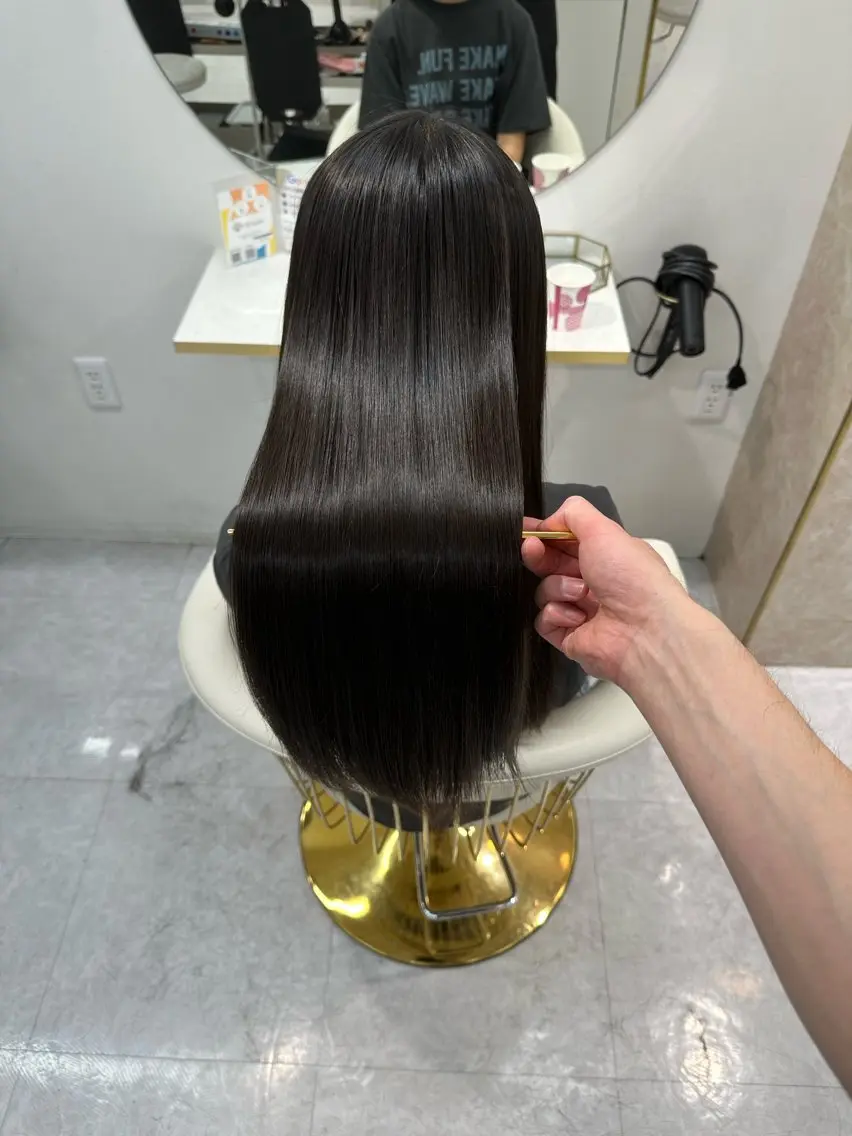 ロング カット 縮毛矯正 トリートメント 艶髪、髪質改善 富田隼仁のヘアスタイル