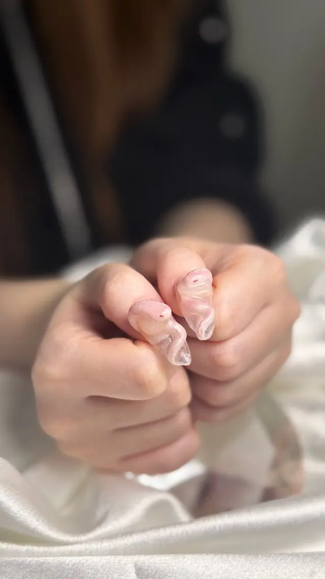 ネイル ハンドネイル ルシイ🎀新宿長さ 出しパーツ専門店のネイルデザイン