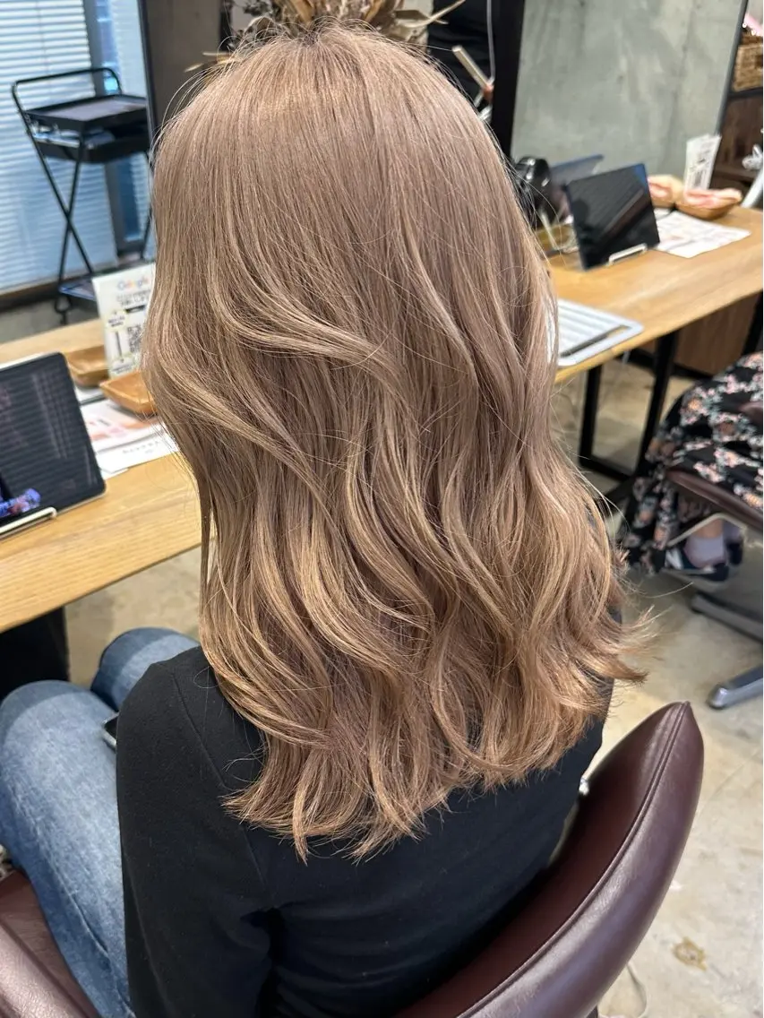 ミディアム カット ヘアカラー ︎🤎W color MIYU‎🤎のヘアスタイル