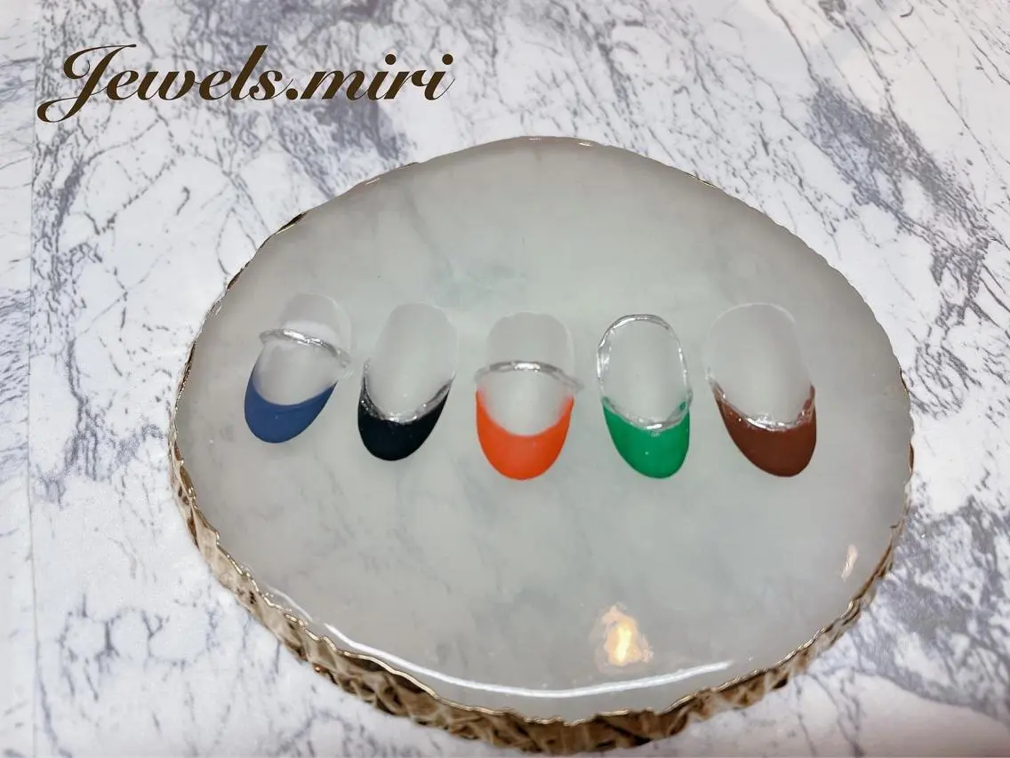 ネイル フレンチネイル ショートネイル シルバー シンプルネイル ホワイト ネイルサロン Jewels Mのネイルデザイン