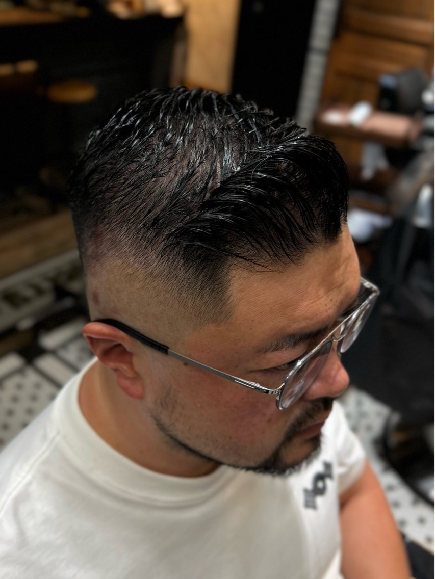 メンズ センターパート フェードカット ツーブロック 刈り上げ カット 指名No.1💥 ユウトのヘアスタイル