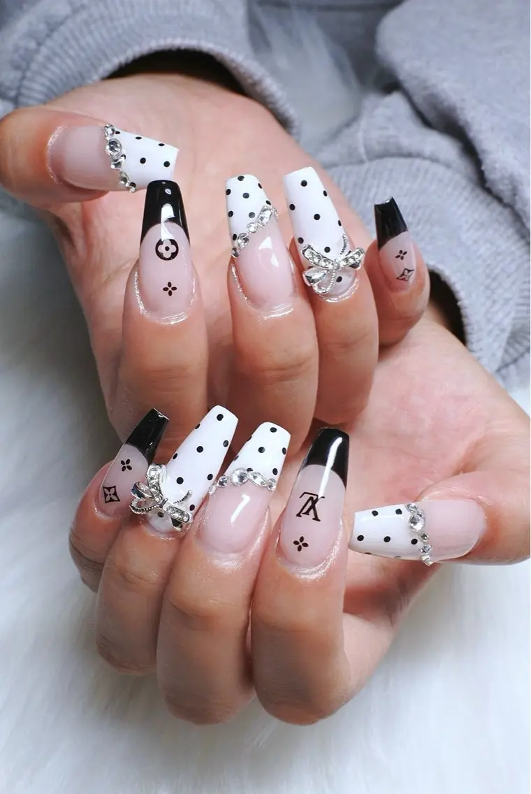 ネイル ハンドネイル nail room RAVAHLIAのネイルデザイン