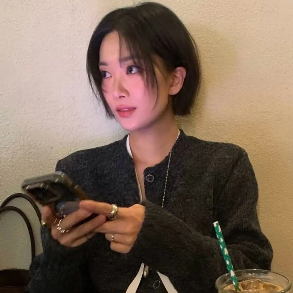ショート カラー パーマ 透明感カラー 顔まわりレイヤー 顔周りカット ハッシュカット レイヤーカット nonoka オリーブ/レイヤーのヘアスタイル