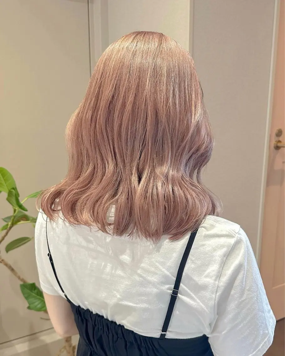 カラー ピンクカラー ハイトーン／暖色 👩🏼HONOKAのヘアスタイル