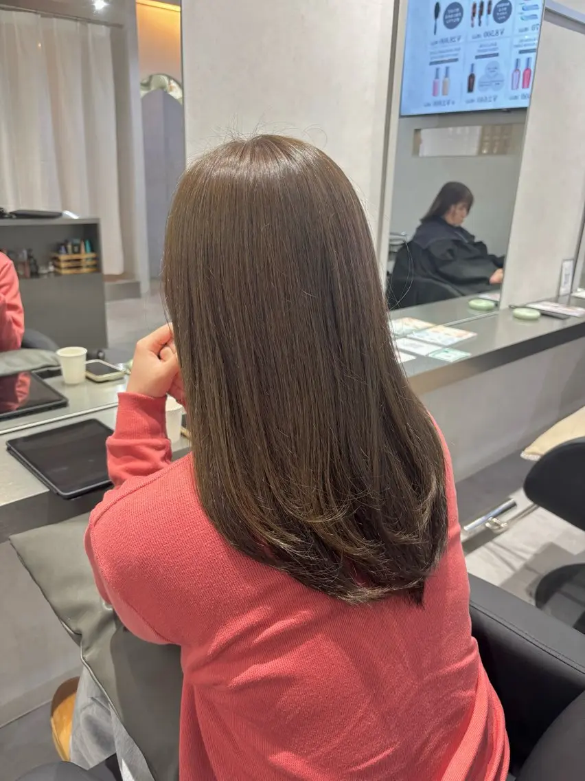 セミロング カラー ベージュカラー ブリーチ ダブルカラー ヘーゼル ブリーチなしカラー カット ヘアカラー トリートメント 透明感/暖色カラー くるみのヘアスタイル