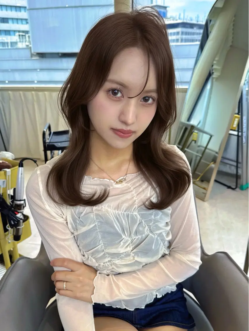 セミロング カラー 辻田 七海のヘアスタイル