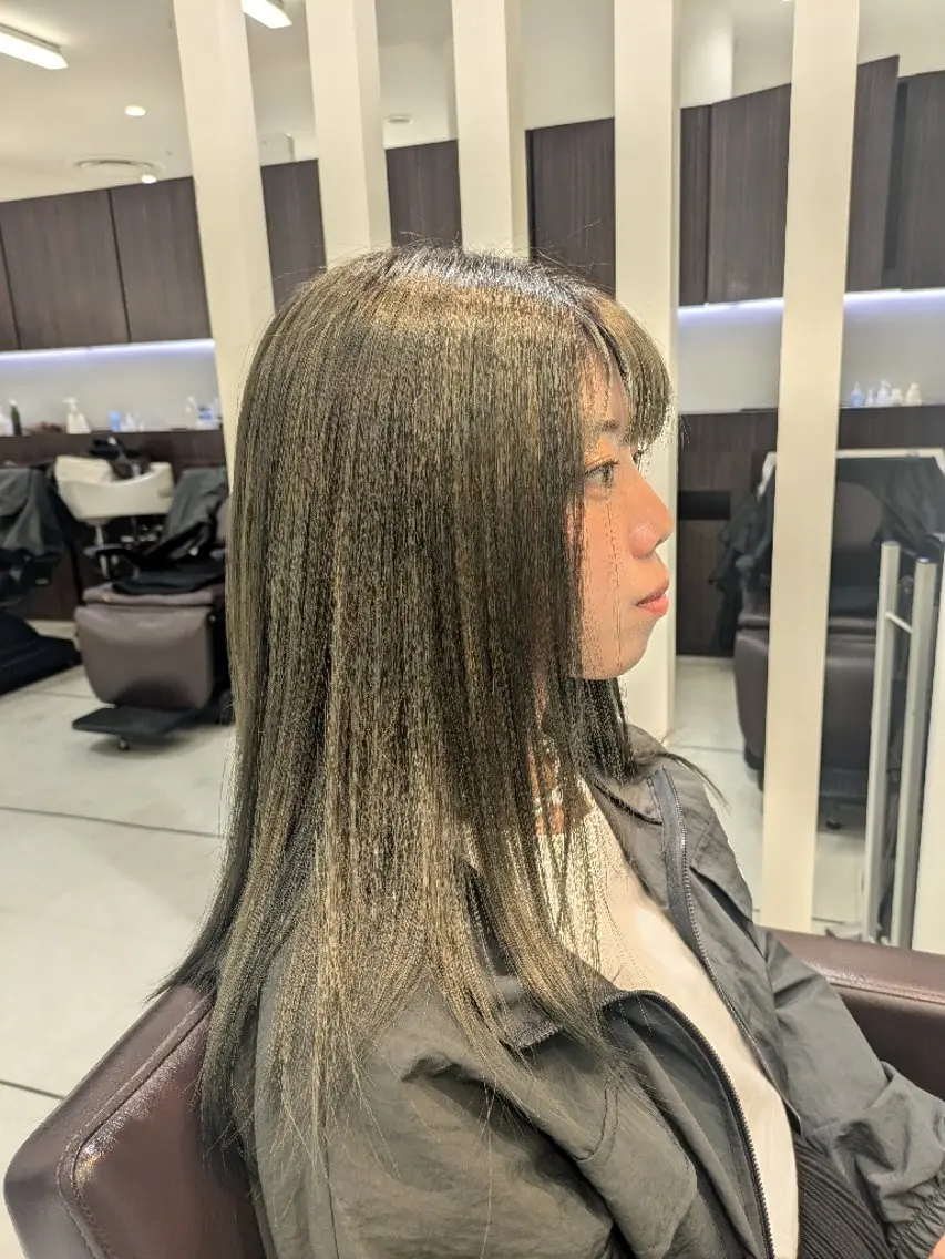 ロング カラー ベージュカラー オリーブベージュ カット ヘアカラー トリートメント Ryu/ハイトーン/ レイヤーカットのヘアスタイル