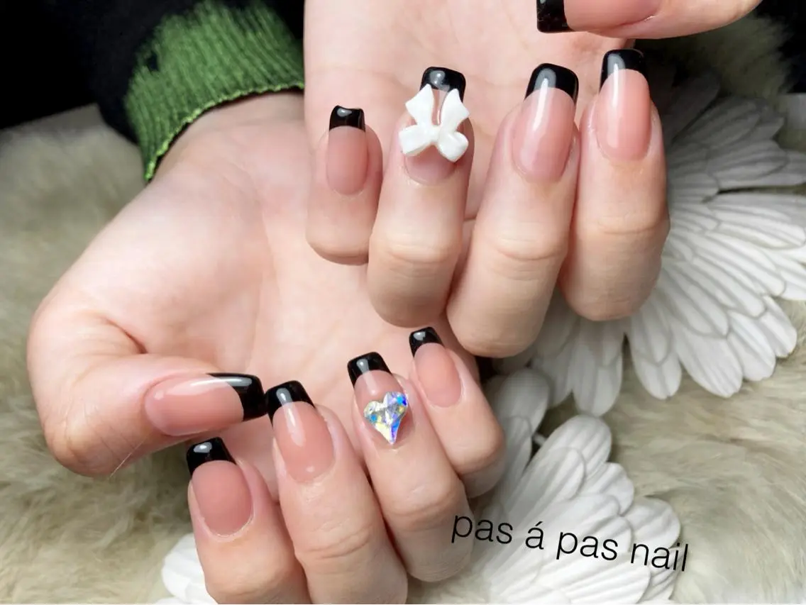 ネイル フレンチネイル ハンドネイル Yakko pas á pasのネイルデザイン