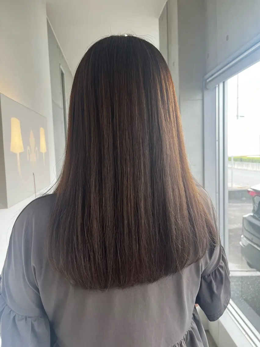 セミロング アッシュ おせ ちさとのヘアスタイル