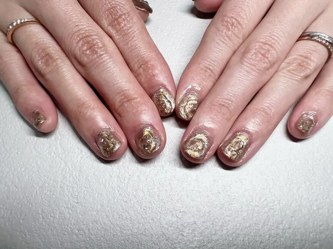 ネイル ブラウン ゴールド ニュアンスネイル オフィスネイル シンプルネイル ハンドネイル AJ nailのネイルデザイン