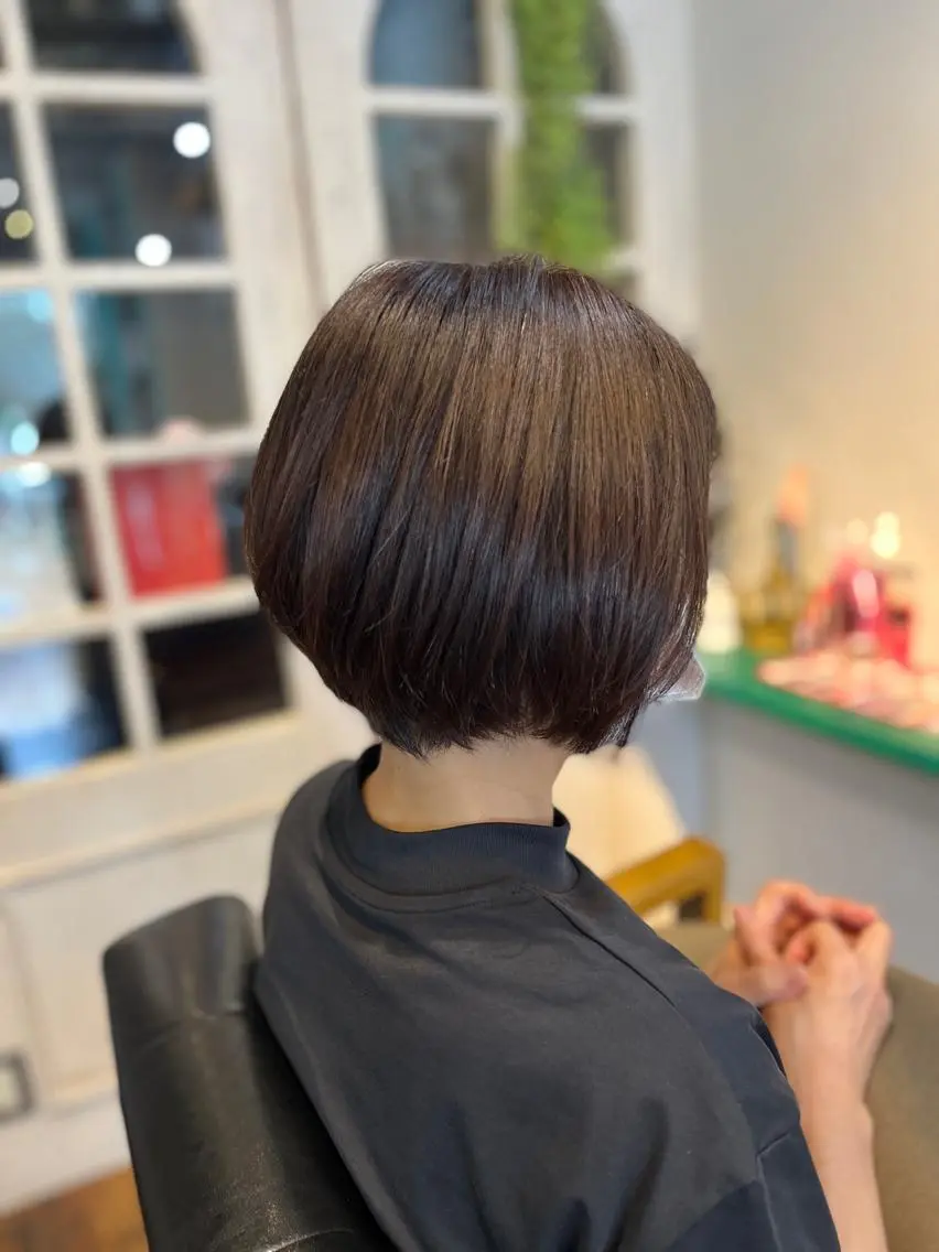 脱白髪染め　白髪が３センチ以上の女性限定:バッサリカット限定《１０センチ以上》必ず補足説明を読んで下さい！お断り有の写真