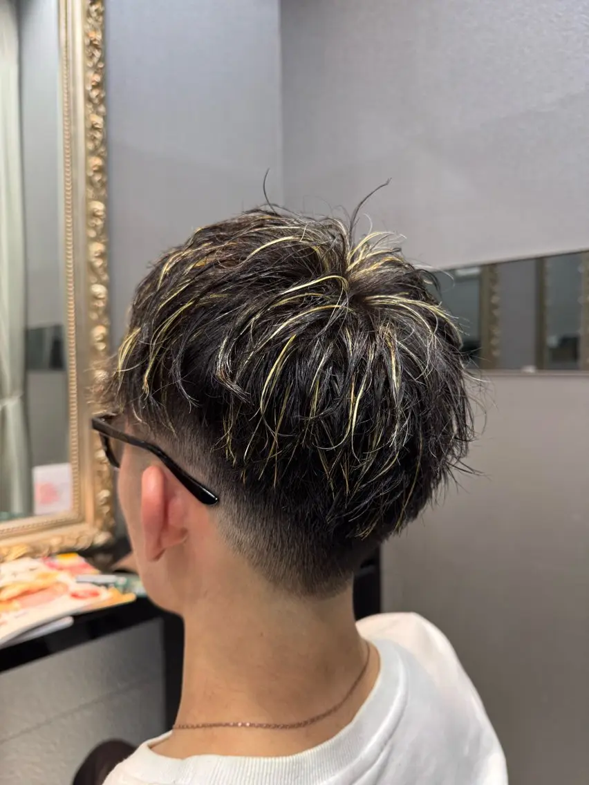 ショート カラー メンズ メンズメッシュ 刈り上げ メッシュ ヘアカラー 🫧sara荒井店 樹🫧のヘアスタイル