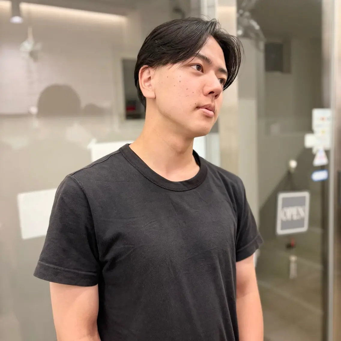 メンズ センターパート 刈り上げ カット 増田 涼太のヘアスタイル