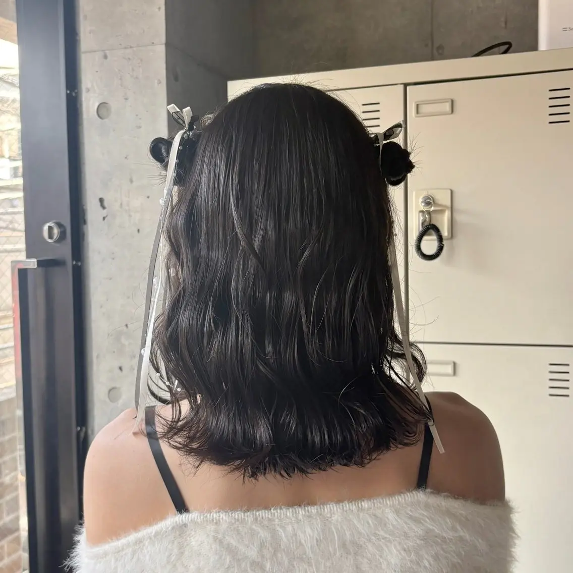 ミディアム お団子ヘア 顔周りカット ヘアセット 透明感カラー/赤み消 しカラー/もものヘアスタイル