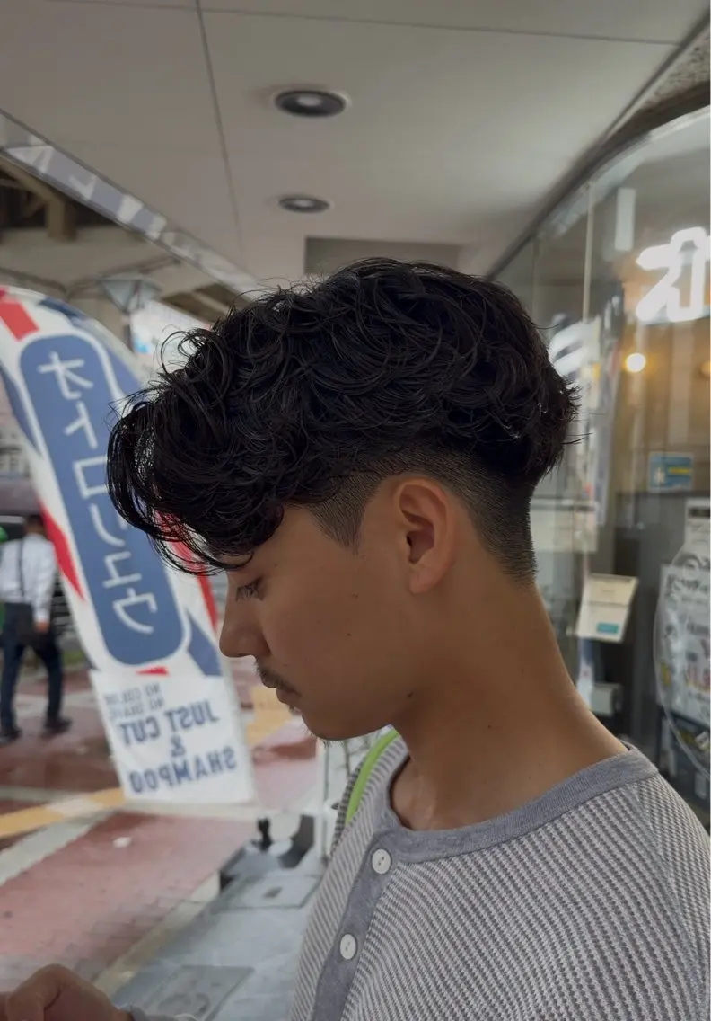 パーマ メンズ フェザーパーマ メンズパーマ スパイキーショート ニュアンスパーマ カット パーマ 梅田茶屋町 メンズカット関田拳のヘアスタイル