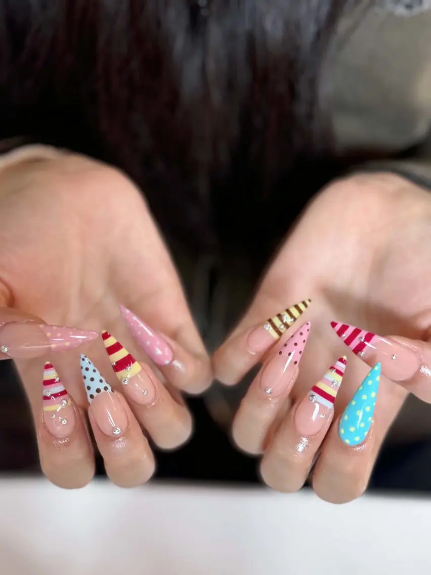 ネイル チークネイル ドット フレンチネイル グラデーション 韓国ネイル ハンドネイル Lisa Nail Salonのネイルデザイン