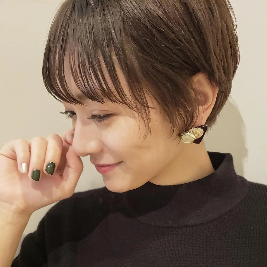 ショート 中高下 由真のヘアスタイル