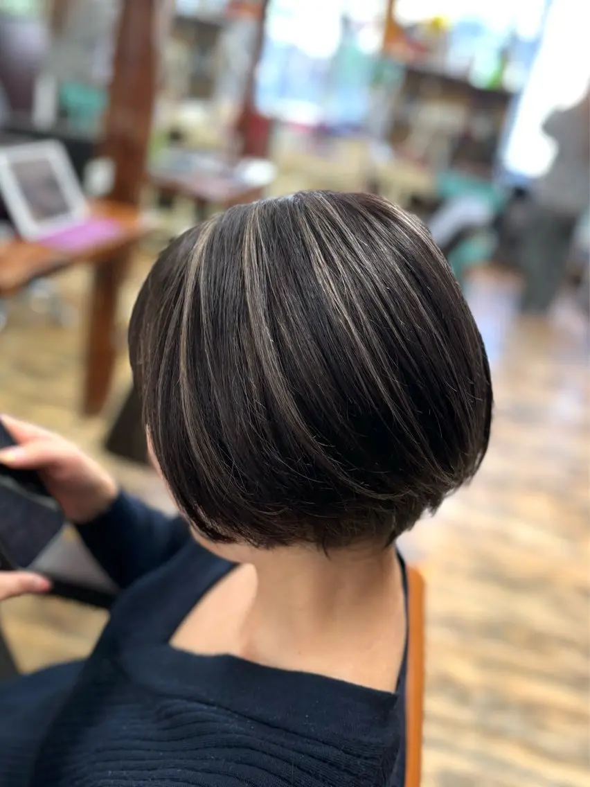 ショート カラー もえ こーんのヘアスタイル