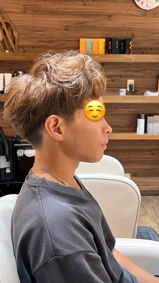 カラー メンズ マッシュ アッシュ ベージュカラー カット 東森 大河の眉毛・アイブロウイメージ
