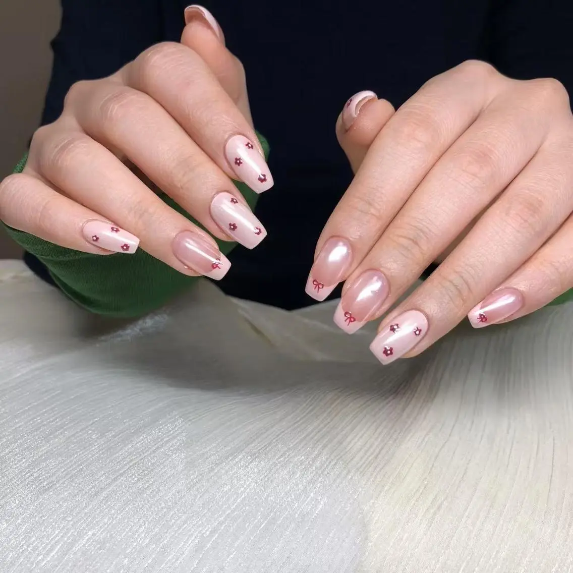 ネイル オーロラネイル チークネイル 長さ出し フットネイル フレンチネイル Kana🌻マツエク &Nailサロン💛のネイルデザイン